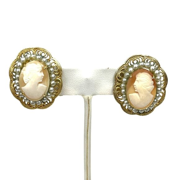 Vintage Cameo Clip On Earrings Gold Tone Filigree Faux Pearl Trim Elegant Jewelr - Picture 3 of 9